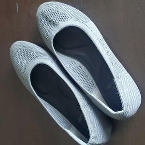 Grey Knit Simply Vera Wang Flats Size 6